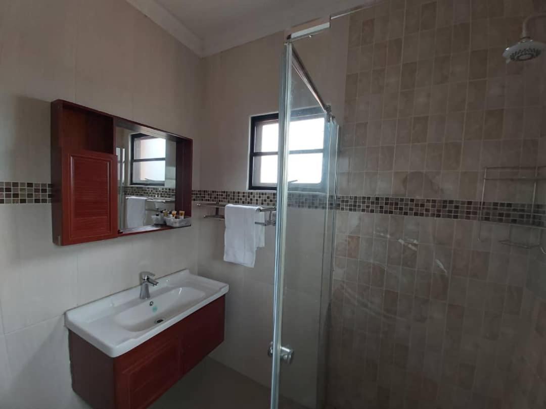 Top Stay Inn Kasane Extérieur photo