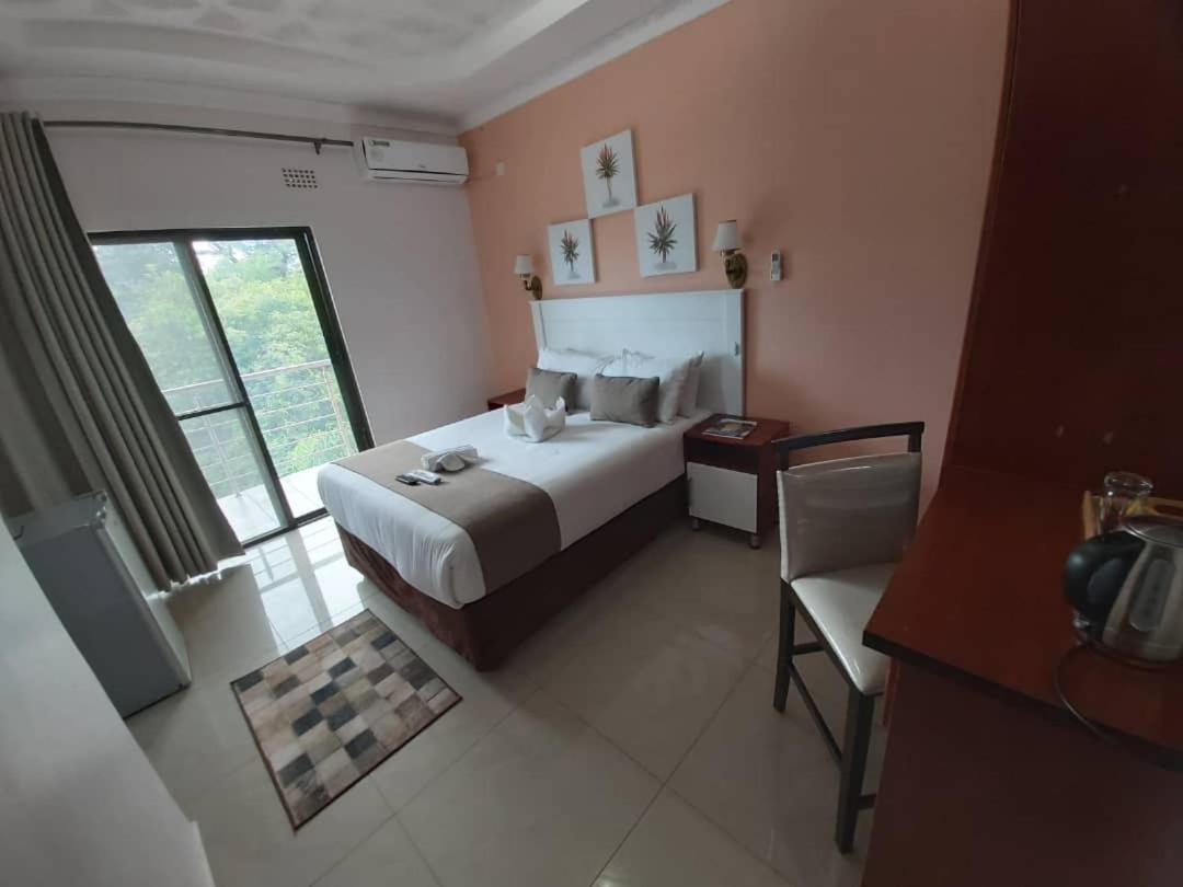 Top Stay Inn Kasane Extérieur photo