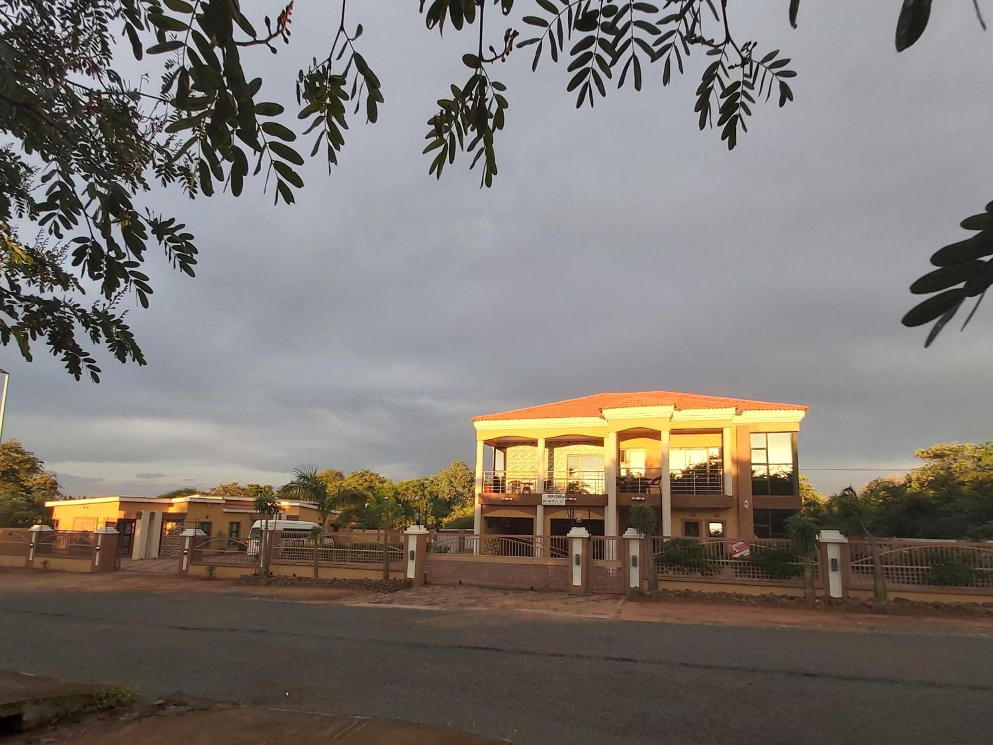 Top Stay Inn Kasane Extérieur photo